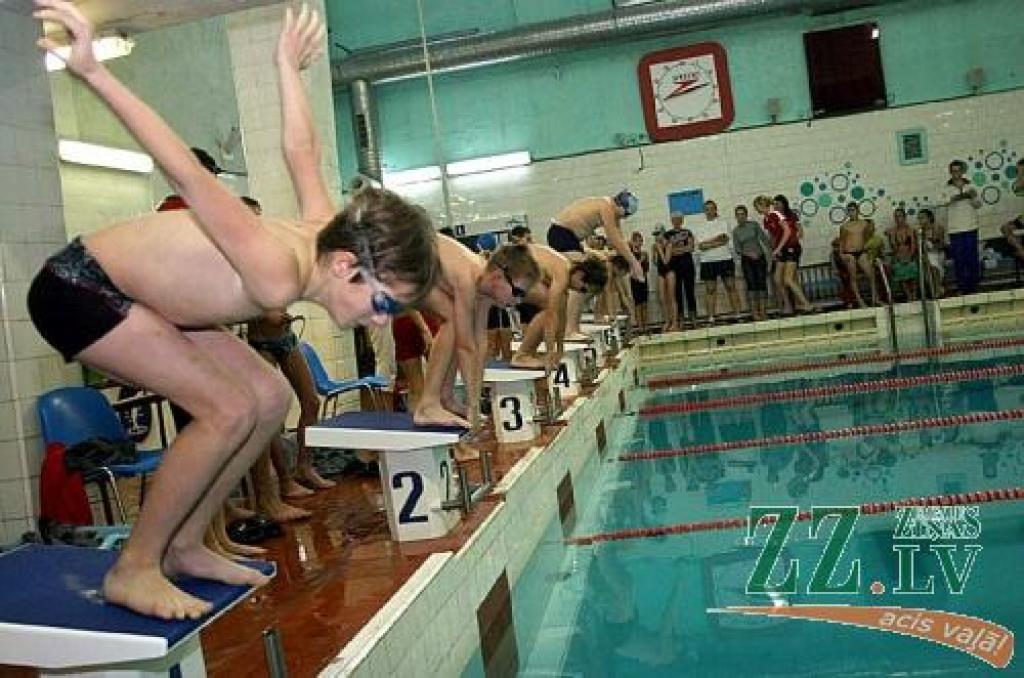 Uz finālu Jelgavā bija aicinātas 36 Latvijas skolu labākās stafešu komandas, piedalījās 30.
Autors: Agris Samcovs.