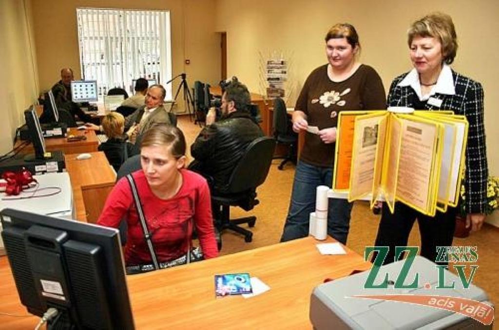 Jelgavas Zinātniskās bibliotēkas Informācijas centrs ieguvis jaunu mājvietu un plašākas telpas.
Autors: Agris Samcovs