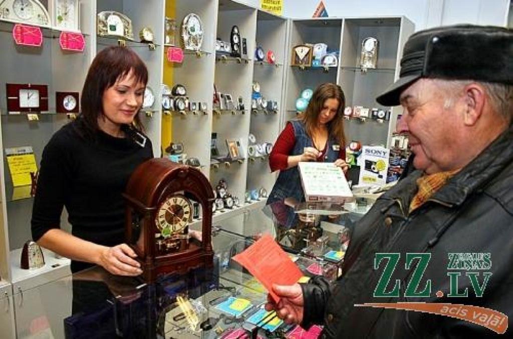 Veikala «Pus12» vadītāja Antra Skurule klientiem var piedāvāt preču lietošanas instrukcijas, kas atbilst visām Valsts valodas likuma prasībām - to atzinusi arī konkursa «Valsts valoda veikalā» žūrija. 
Autors: Agris Samcovs