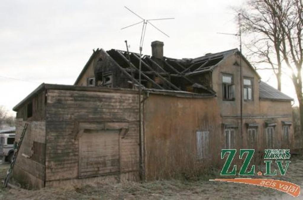 Ugunsnelaimes iemesls pagaidām nav zināms. Nav izslēgts, ka tikusi veikta ļaunprātīga dedzināšana.
Autors: Inga Karlinska.