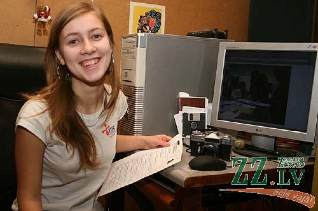 Panākums fotokonkursā Agitai varētu kalpot par stimulu atkal nopietni pievērsties fotografēšanai. Viņai patīk fotografēt ar «zenītu», bet konkursa bildes tapušas ar digitālo fotoaparātu.
Autors: Agris Samcovs.