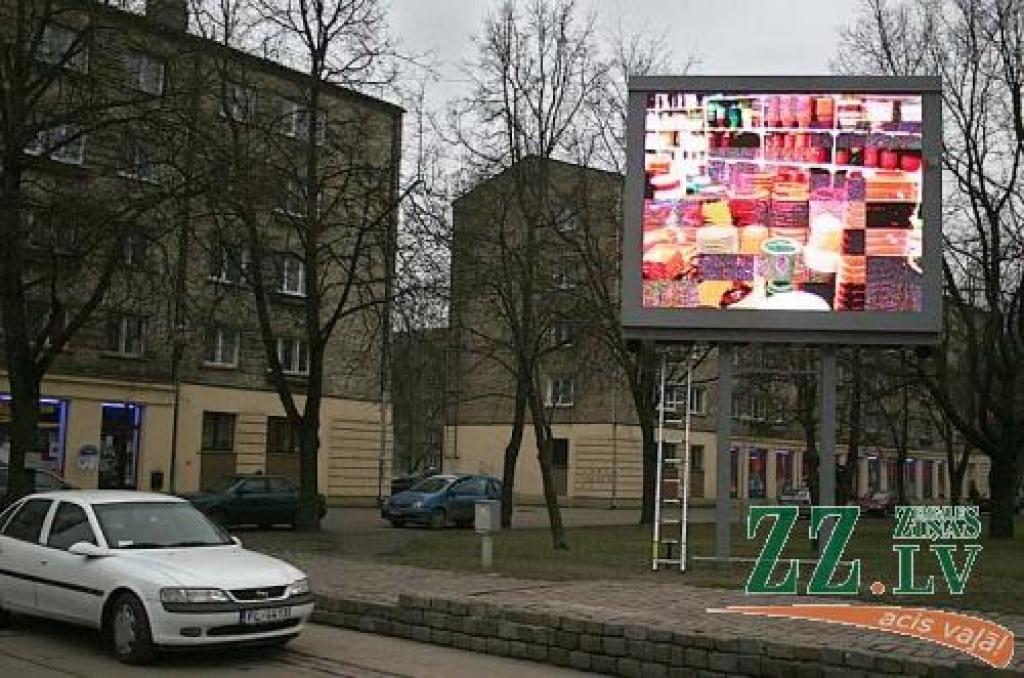 Iecerēts, ka īsi pirms 2008.gada iestāšanās uz lielā ekrāna Hercoga Jēkaba laukumā klātesošie varēs atskatīties uz aizvadītā gada notikumiem.
Autors: Agris Samcovs.