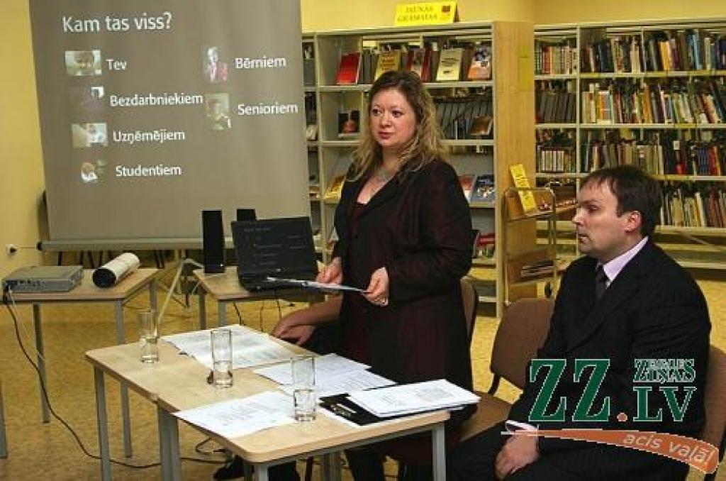 «Projekta izaicinājums ir - padarīt bibliotēkas stilīgas,» ambīcijas atklāj publisko bibliotēku attīstības projekta koncepcijas autorēm Leonarda Ķestere.
Autors: Agris Samcovs.