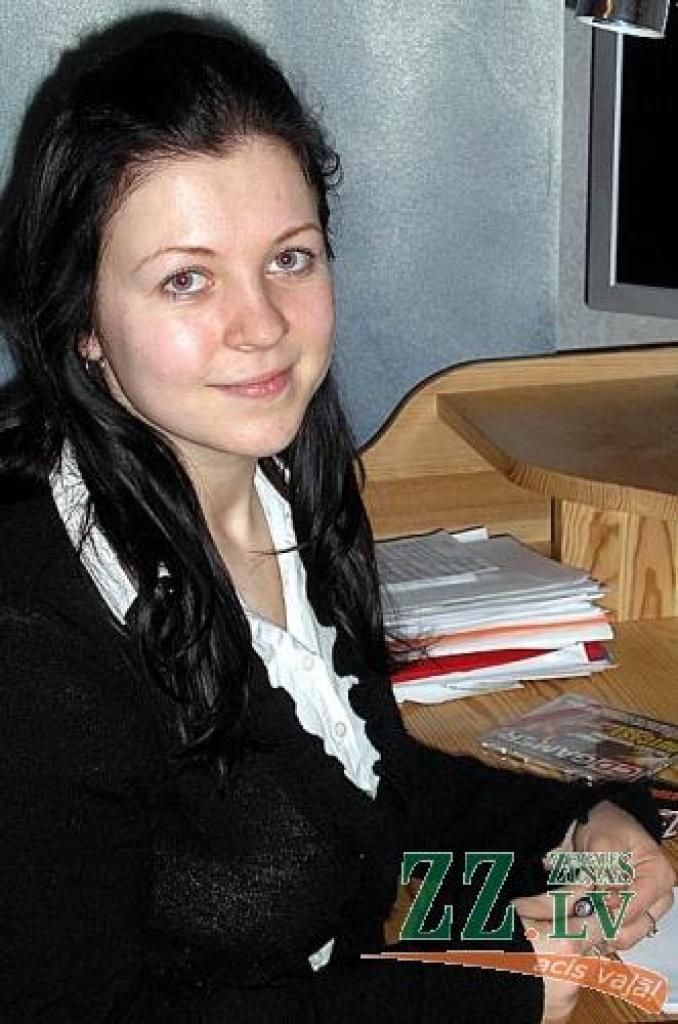 «Nekad nesaki - nekad,» šādi par iespēju atgriezties darbā specialitātē saka nesenā žurnālistikas studente Anete Labanovska.
Autors: No personīgā arhīva.