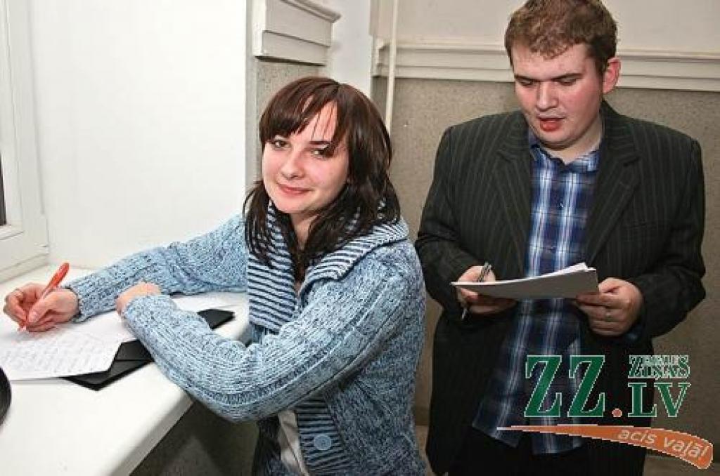 Debatēm gatavojas turnīra uzvarētāji - Albīne Šaveca un Mareks Rubīns.
Autors: Agris Samcovs.