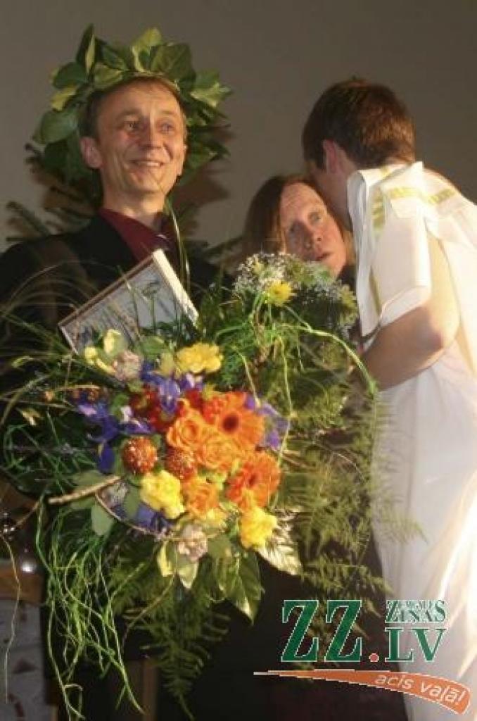 Studentu lielākais iedvesmas avots jeb «Gada iedvesmojošākais mācībspēks» - allaž smaidīgais un izpalīdzīgais Ilmārs Dukulis no Tehniskās fakultātes.
Autors: Inga Karlinska.