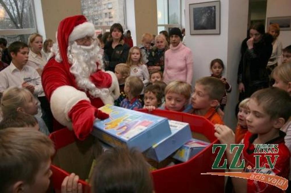 Vislielākā bērnu piekrišana, protams, bija lielajai dāvanu kastei...
Autors: Agris Samcovs.
