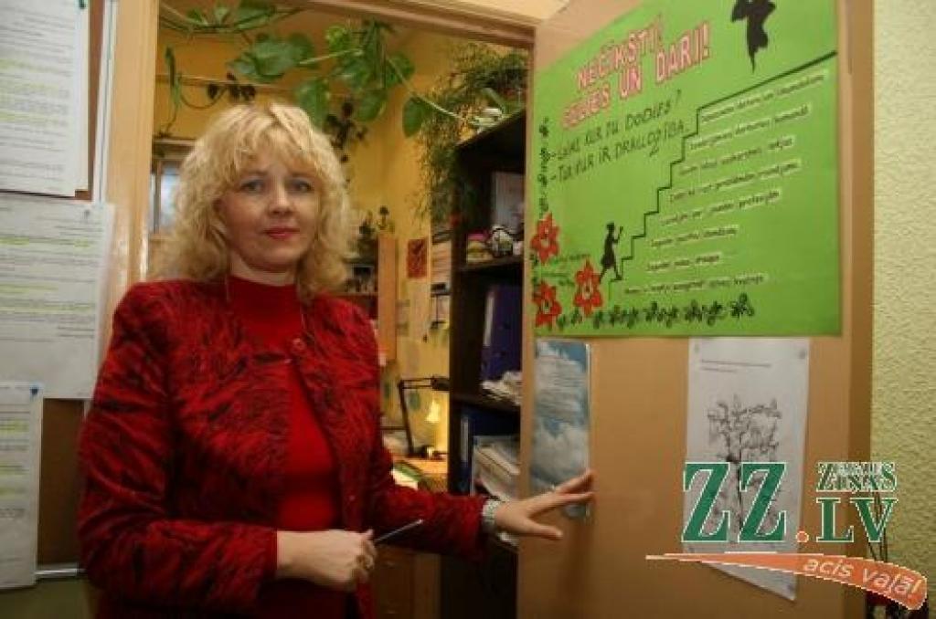 Dažkārt pozitīvs situācijas atrisinājums jāgaida ļoti ilgi, taču, ja tas izdodas, gandarījums ir milzīgs, atzīst Svētes pagasta sociālā darbiniece Inese Roznere.
Autors: Agris Samcovs.