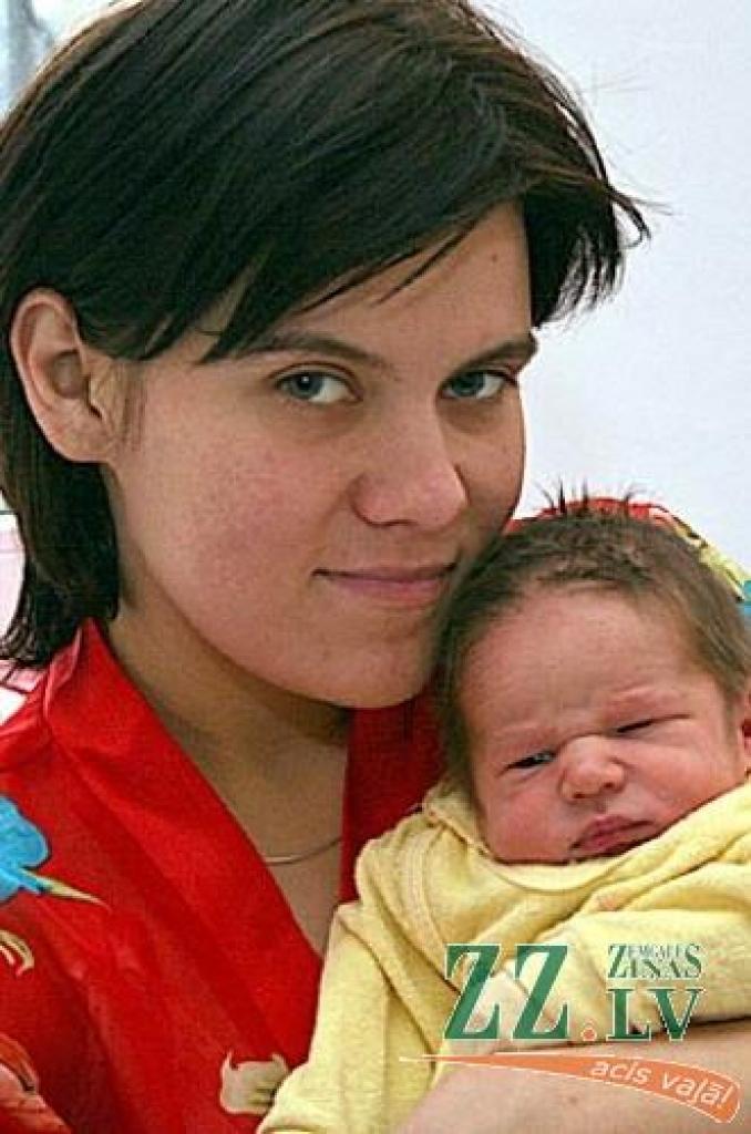 Kristīne Kursīte ar mazo Niku.
Autors: Agris Samcovs.