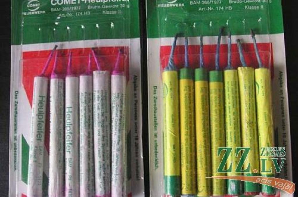 Lai arī pirotehnikas izstrādājumus atkarībā no to jaudas atļauts iegādāties tikai personām no 16 vai 18 gadu vecuma, laiku pa laikam atsevišķas tirdzniecības vietas tiek vainotas to pārdošanā nepilngadīgajiem.
Autors: www.feuerwerk-forum.de