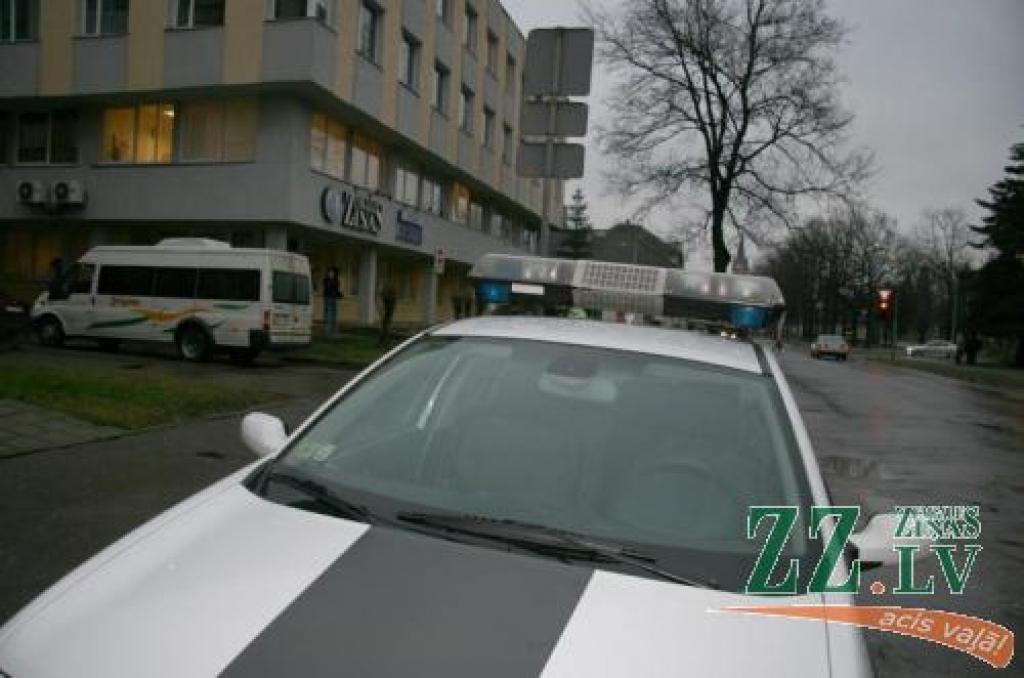 Auto zem zīmes ir, soda kvīts gan nav. Paveicās...
Autors: www.zz.lv