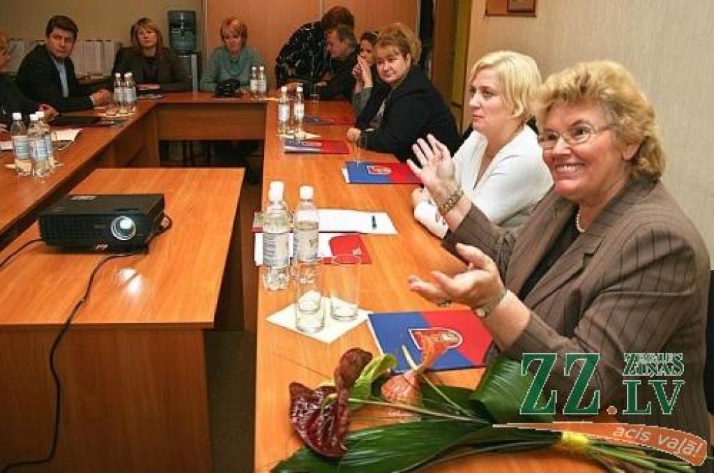 Naturalizācijas pārvaldes vadītāja Eiženija Aldermane uzteica Jelgavu kā paraugu integrācijai. Vērtīgu pieredzi no mūsējiem guva arī 
Autors: Agris Samcovs.