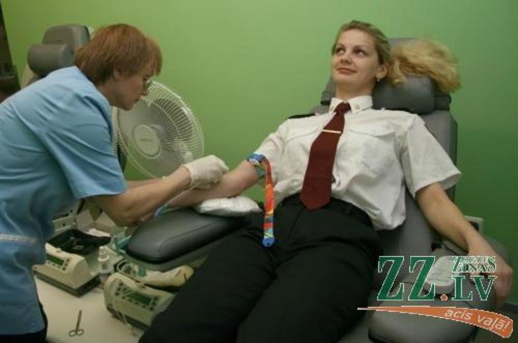 Sekojot vecāku paraugam, donoru kustībā nolēmusi iesaistīties arī Jelgavas Pašvaldības policijas Bērnu un jauniešu lietu nodaļas inspektore Agnese Baumane.
Autors: Inga Karlinska.