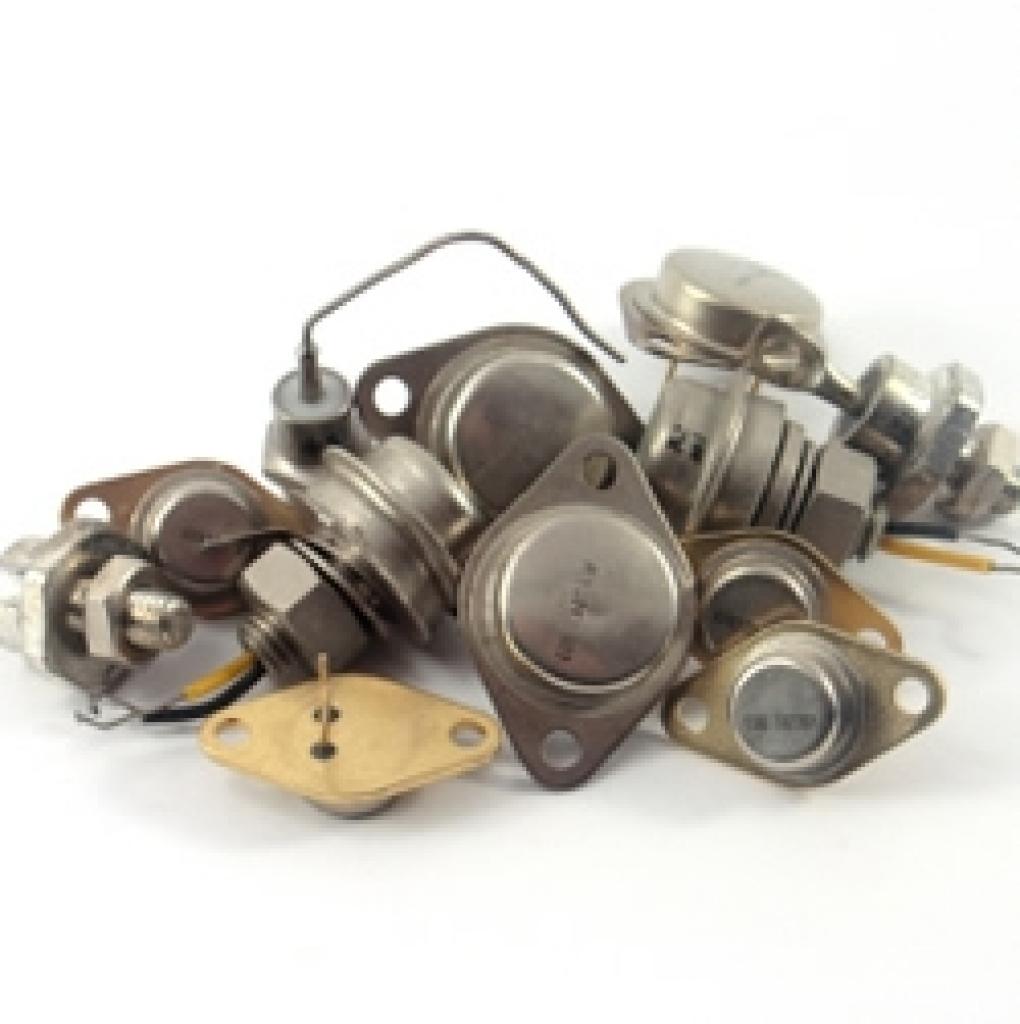 Elektronikas «pučists» tranzistors, kaut arī sasniedzis pensijas vecumu, kļūst aizvien nozīmīgāks ar katru gadu.
Autors: en.wikipedia.org