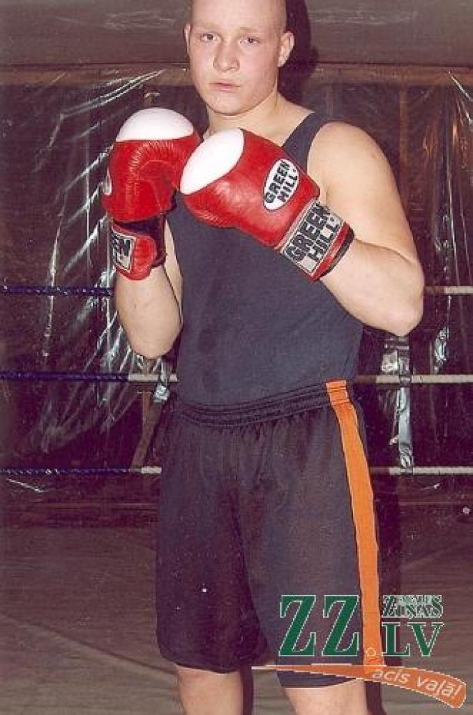 Jelgavnieks Raitis Sinkēvičs cīņā par Daugavpils čempiona titulu pārspēja lietuvieti Dmitriju Orlovu.    
Autors: No kluba «Madara» arhīva.