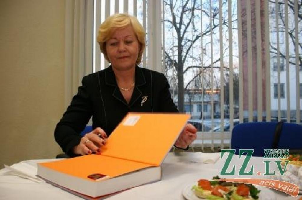 «Draudzīgajā aicinājumā» pilsētas vadību pārstāv mēra vietniece Irēna Škutāne.
Autors: Agris Samcovs.