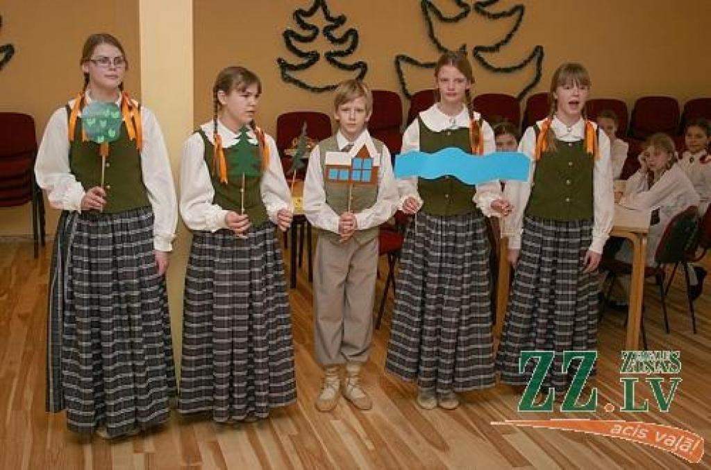 Tautas dziesmu konkursā «Lakstīgala» pārliecinoši un perfekti visi darbi un uzstāšanās žūrijas vērtējumā bija Kalnciema vidusskolas komandai.
Autors: Agris Samcovs.