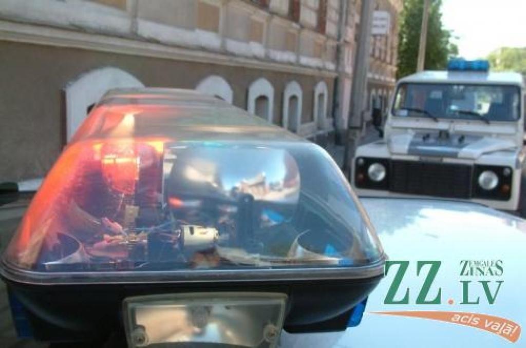 Valsts policijas vadība atzinīgi novērtējusi Jelgavas likumsargu darbu, īpaši uzsverot cīņu narkotiku apkarošanas jomā.
Autors: No «Ziņu» arhīva.