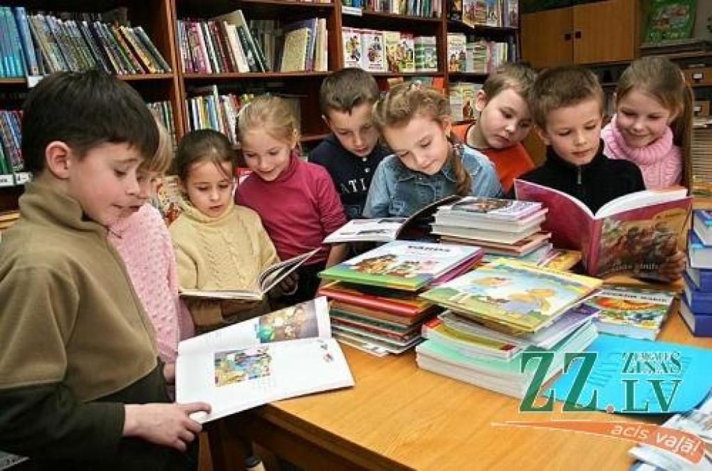 Pirmklasnieku uzņemšana pilsētas skolās turpināsies līdz 31.maijam, un pavisam 26 klasēs ieplānots uzņemt 665 jaunos censoņus.
Autors: Agris Samcovs.