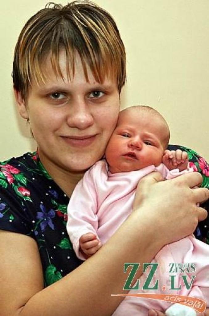Larisa Laurinoviča ar meitiņu Kristīni.
Autors: Agris Samcovs.