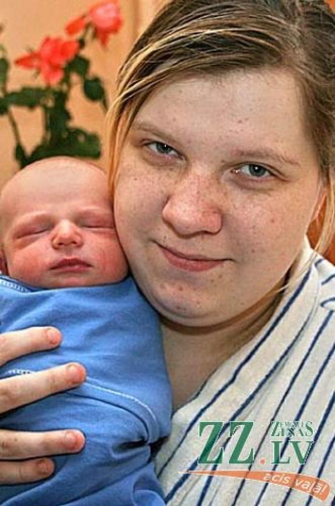Kristīne Stankeviča ar dēliņu Edgaru.
Autors: Agris Samcovs.