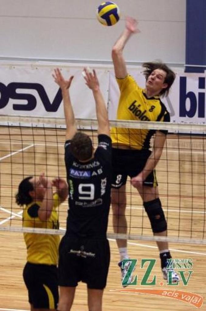 Kā ierasts, vissīvākā cīņa norisinājās pie tīkla.
Autors: Krišjānis Grantiņš.