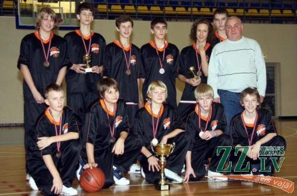 «Zemgale/BJSS» komanda un treneris Pēteris Lagzdiņš.
Autors: Krišjānis Grantiņš.