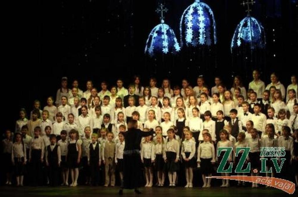 Svētku dziesmas dzied bērnu kori,...
Autors: Krišjānis Grantiņš.