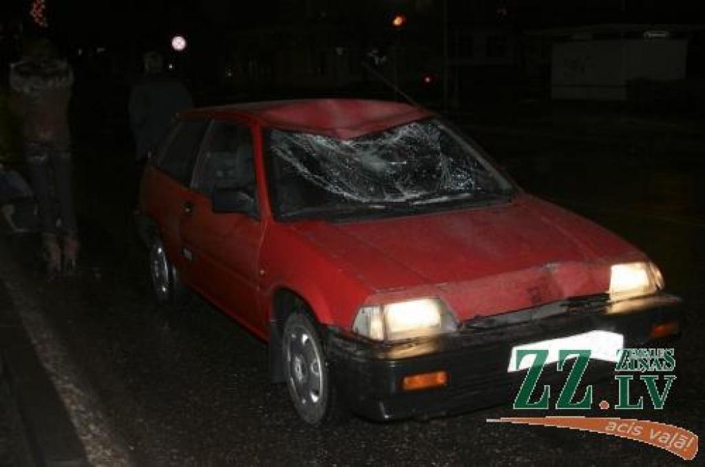 Par sadursmes triecienu liecina arī «Hondai» nodarītie bojājumi.
Autors: Inga Karlinska.