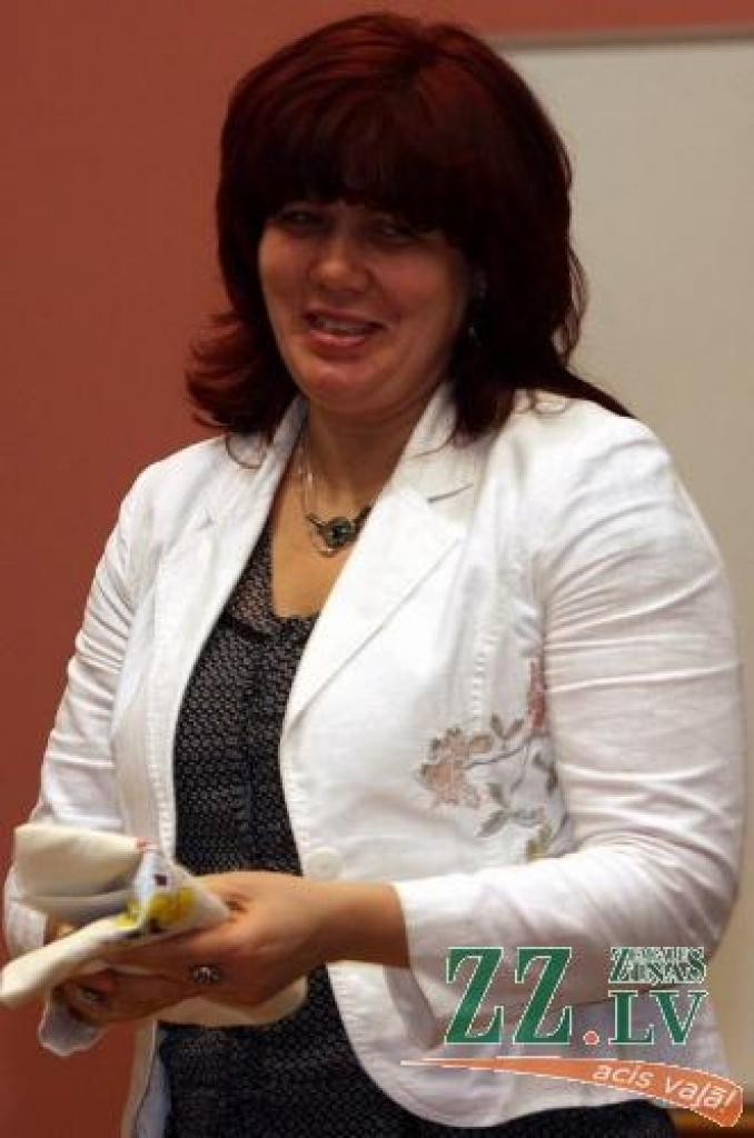 Mīļa, ļoti laba, sirsnīga, saprotoša – tā 2007.gada rajona labāko sporta skolotāju Sandru Avotu raksturo Elejas vidusskolas 4.klases audzēkņi un ne tikai viņi.
Autors: Krišjānis Grantiņš.