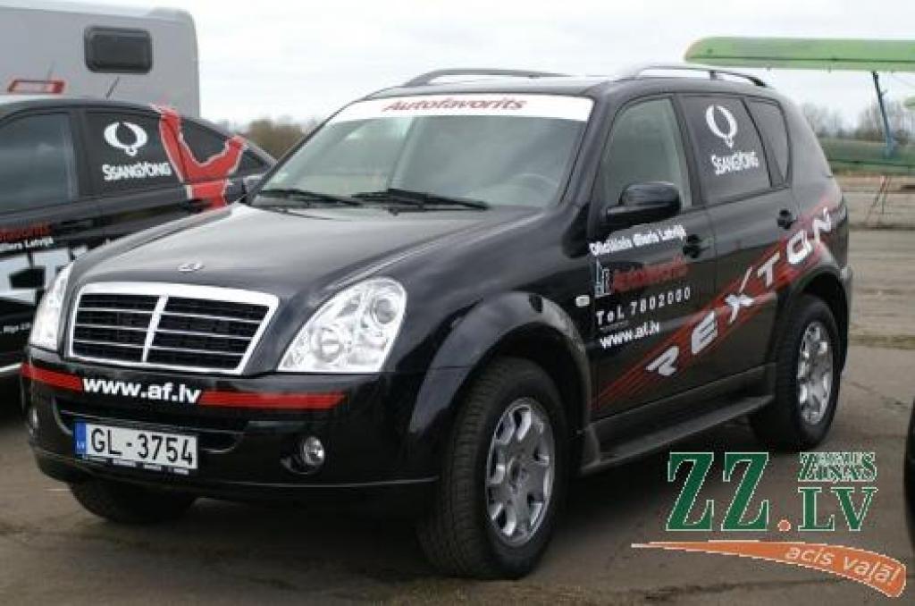 Aptuveni 26 tūkstoši latu – tik maksā dārgākā «SsangYong Rexton II» komplektācija, kas priekš apvidus auto ir ļoti patīkama cena.
Autors: Inga Karlinska.