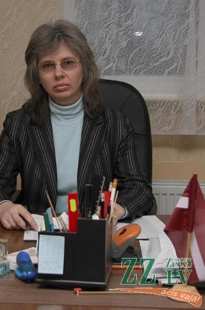 «Izglītības ministri nāk un iet, bet prezidents ir ievēlēts uz četriem gadiem, un viņa atbalsts un sapratne ir svarīga,» saka Kalnciema vidusskolas direktore Ginta Avotiņa.
Autors: Krišjānis Grantiņš.