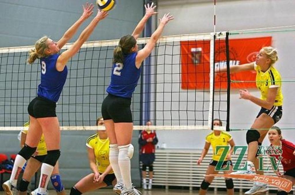 «LU/Jelgava» cīņa pret Lietuvas čempionēm - «Kaunas Heksa» - izvērtās gana sīva.
Autors: Agris Samcovs.