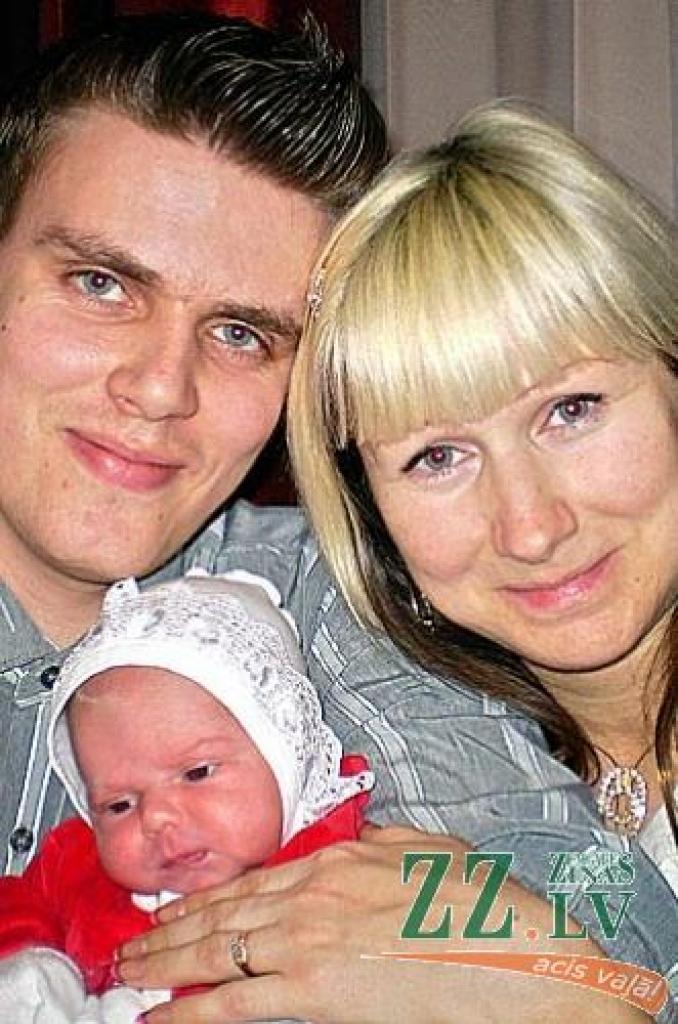 Linita un Uldis Mediņi ar meitiņu Diānu.
Autors: No Mediņu ģimenes albuma.