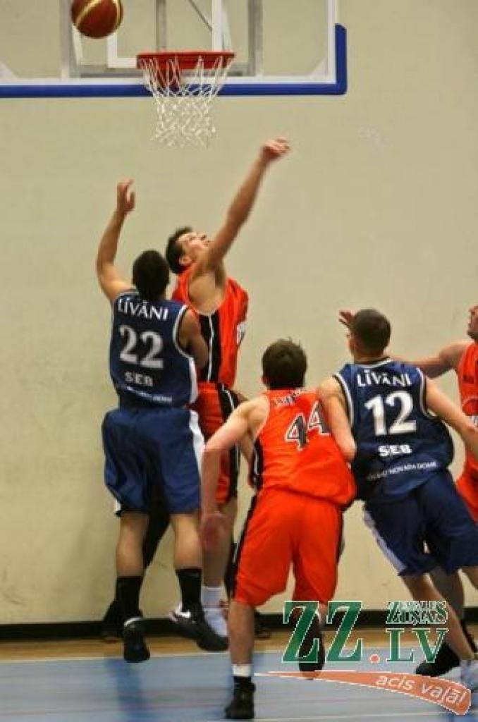 Cīņa zem groza.
Autors: Agris Samcovs.