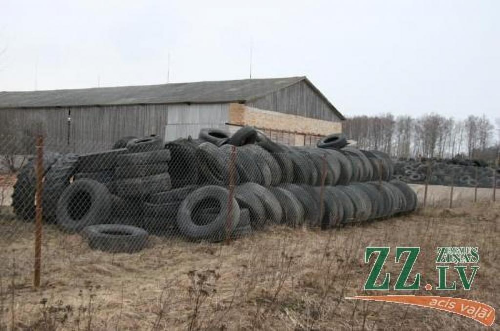 «Ceļmalniekos» jau slejas riepu kalni, un tagad neviens vairs nestāvēs ceļā arī, pēc iedzīvotāju domām, bīstama poligona būvniecībai.
Autors: Inga Karlinska.