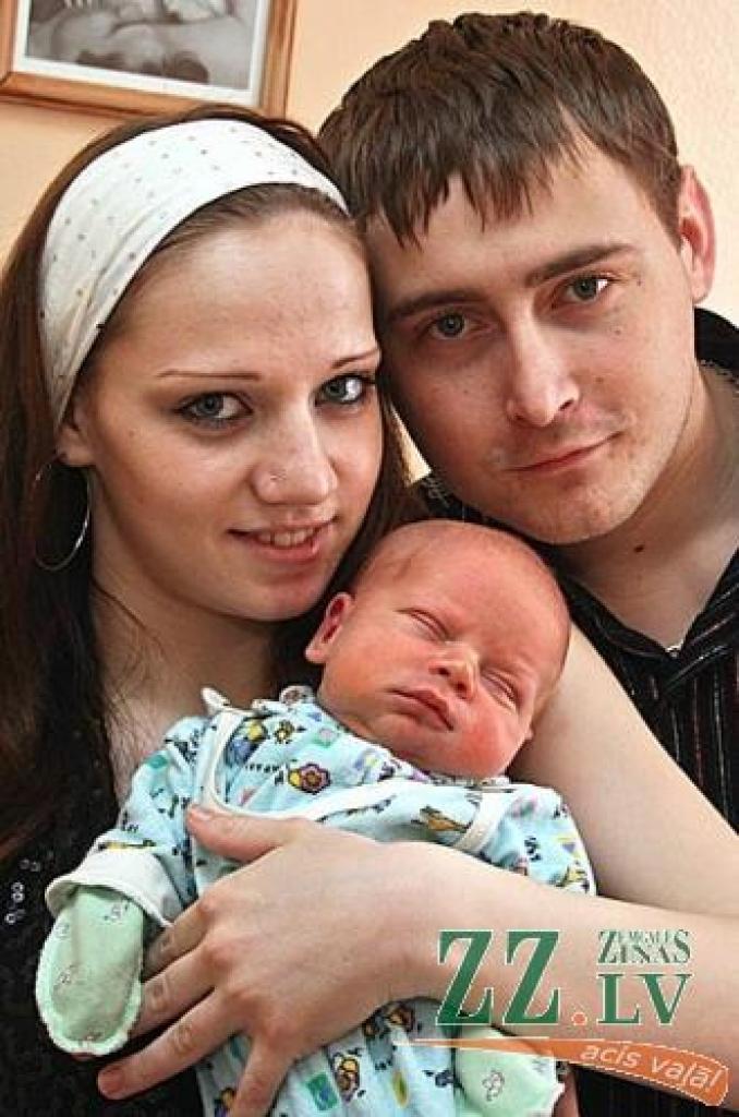 Maira Ozola un Ivo Jasevičs ar savu pirmo bērniņu Markusu.
Autors: Agris Samcovs.