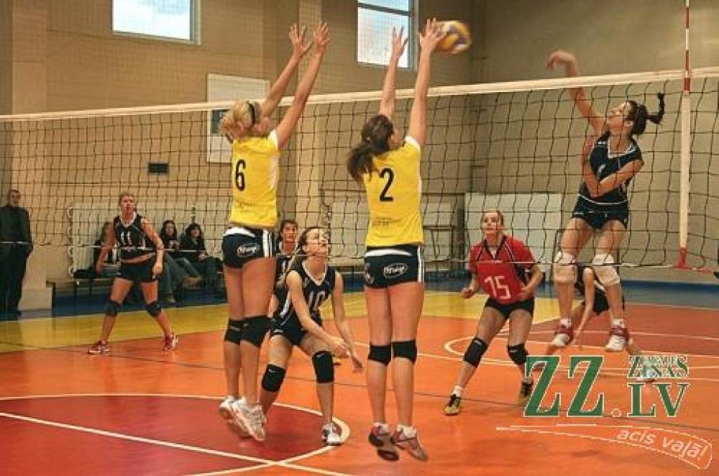 Vairāku komandas «LU/Jelgava» pamatsastāva dalībnieču iztrūkums lielā mērā veicināja nedēļas nogales fiasko.
Autors: Agris Samcovs.