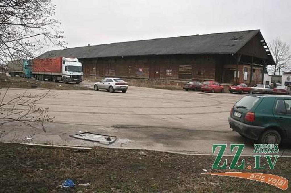 Satiksmes termināls atradīsies pie dzelzceļa stacijas. Tajā paredzēts ne vien sabiedriskā transporta mezgls, bet arī autostāvvietas, kur iedzīvotājiem novietot savu transportu, ja ceļš uz Rīgu tiek mērots ar vilcienu.
Autors: Agris Samcovs.