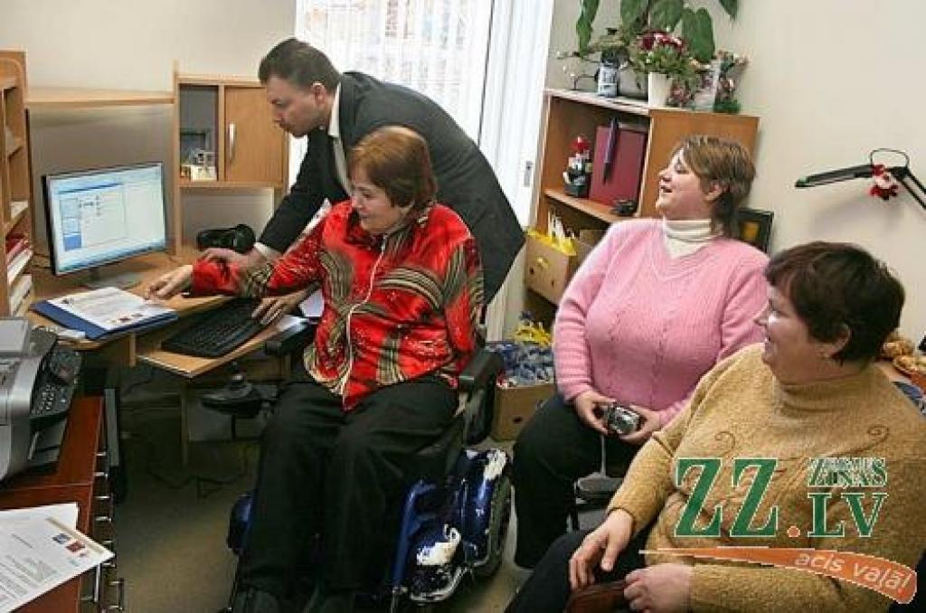 Organizācijai «Zvaigzne» ar datorfirmas SIA «NDD» valdes locekli Nauri Kareli gadu gaitā izveidojusies laba sadarbība.
Autors: Agris Samcovs.