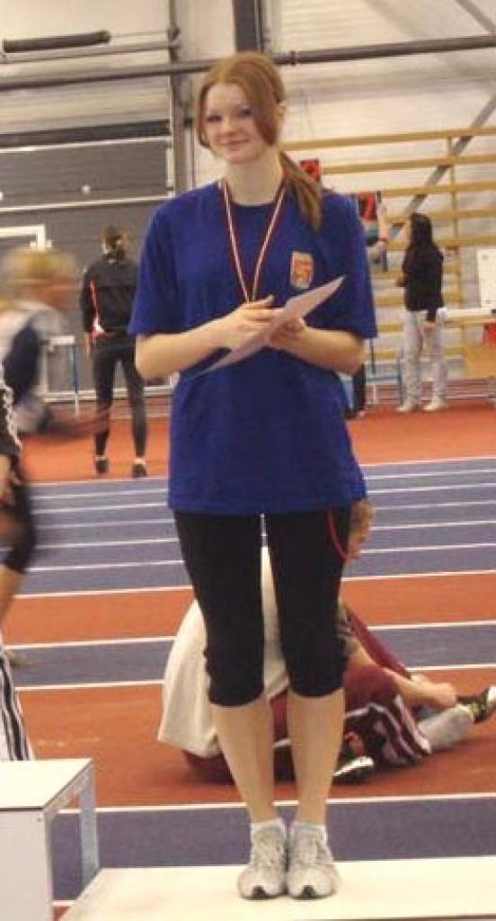 Augstlēcēju konkurencē vietu uz goda pjedestāla trešā pakāpiena iekaroja Jelgavas BJSS sportiste Jeļena Feņuka.
Autors: No personīgā arhīva.