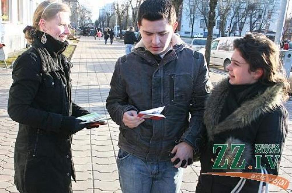 Vadims un Diāna atklāja, ka svētkus svinēs sestdien, jo Valentīndienā ir jāstrādā.
Autors: Agris Samcovs.