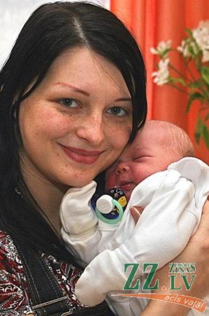 Gita Latviete ar meitiņu.
Autors: Agris Samcovs.