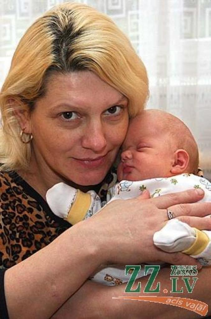 Olga Lanbina ar meitiņu Anastasiju.
Autors: Agris Samcovs.