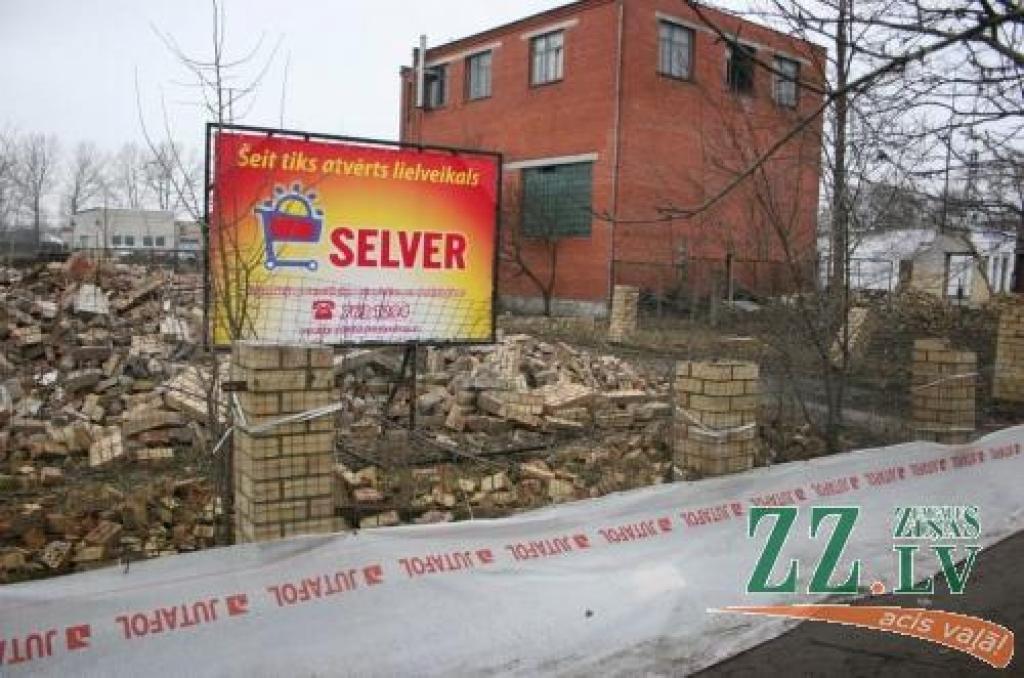 Domājams, jau šogad Jelgavā, Dobeles šosejas tiks atvērts viens no pirmajiem «Selver» lielveikaliem Latvijā.
Autors: Agris Samcovs.