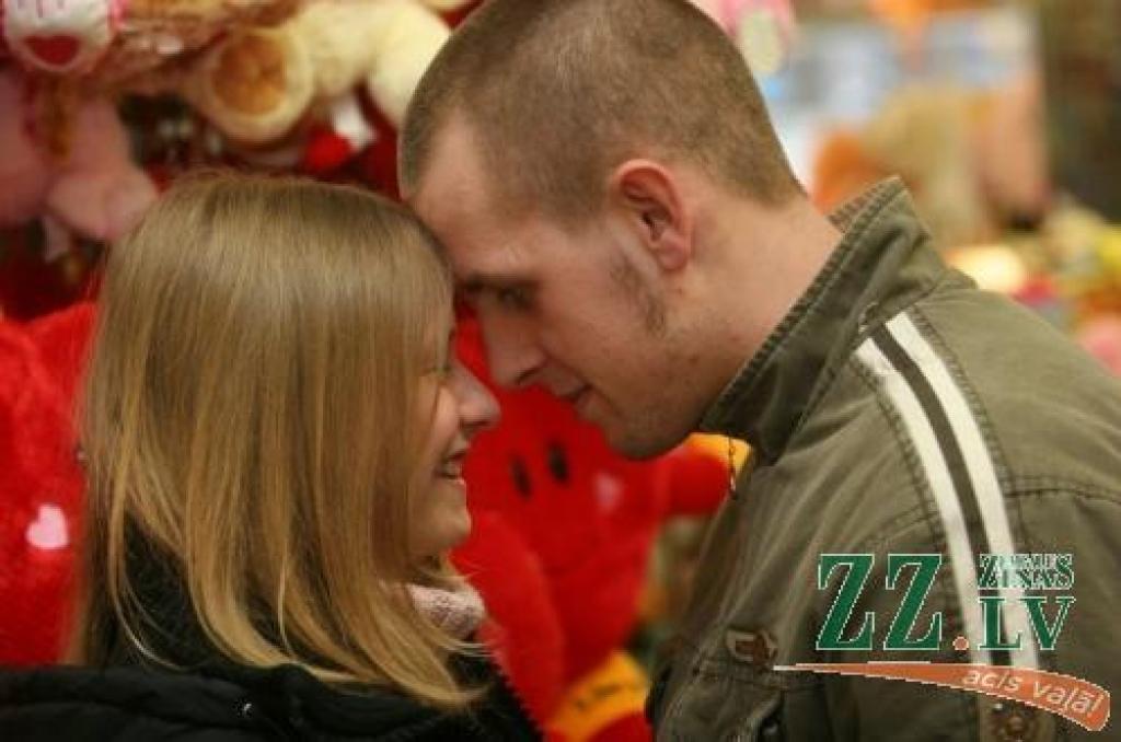 Liesmas - jā, arī tās tiek piedēvētas mīlestībai, divus sakausē vienā veselumā ar nosacījumu, ka «aizdedzināti» abi.
Autors: Agris Samcovs.