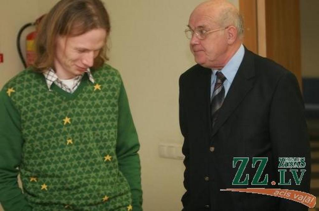 Tandēms jāredz darbībā, to izstāstīt nevar. Tā Rīgas Starptautiskās ekonomikas un biznesa administrācijas augstskolas maģistru programmas direktora un komunikāciju eksperta Rolanda Bāreņa (no labās) un domāšanas procesu un holistiskās psiholoģijas speciālista Edgara Polikarpova uzstāšanos raksturo uzņēmēji un iestāžu vadītāji.
Autors: Agris Samcovs.