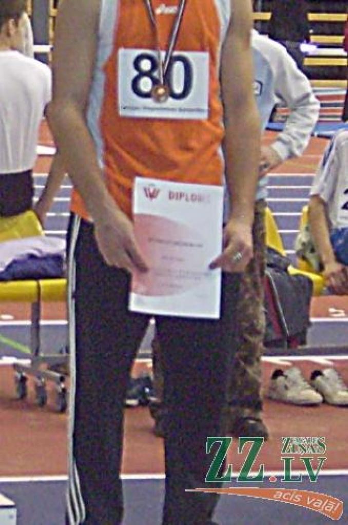 Ar personīgo rekordu 47 dalībnieku konkurencē 60 metru skrējienā Latvijas čempionātā jaunajā Kuldīgas manēžā trešo vietu izcīnījis Ričards Grīnbergs.
Autors: No JRSC arhīva.