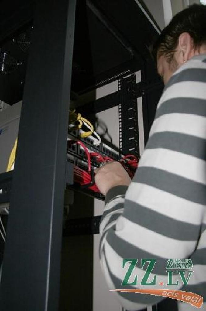 Tradicionālā modernizācija neatmaksājas - pilsētā izmaksas uz vienu abonentu ir 150 lati, laukos – virs 4000. Bet abonēšanas maksa visiem viena - trīs lati mēnesī bez PVN.
Autors: Inga Karlinska.