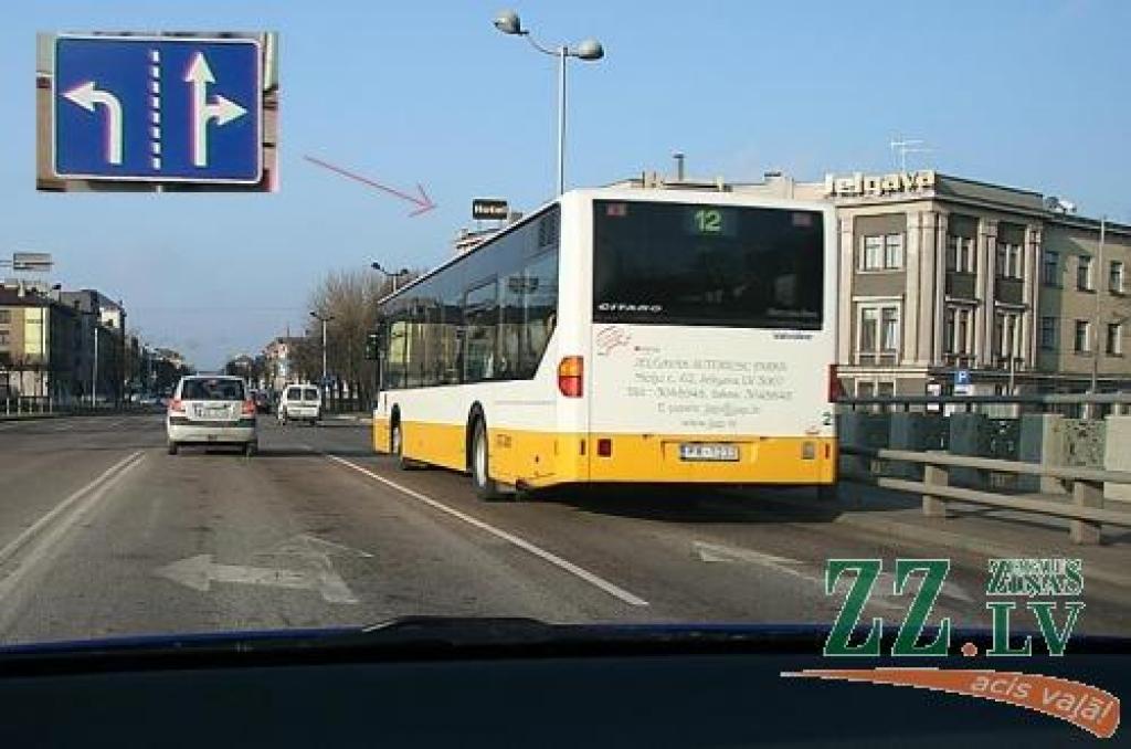 Ja autobusa gabarīti aizsedz krustojumā izvietoto ceļazīmi, pastāv reāla iespēja nejauši kļūt par satiksmes noteikumu pārkāpēju.
Autors: Inga Karlinska.